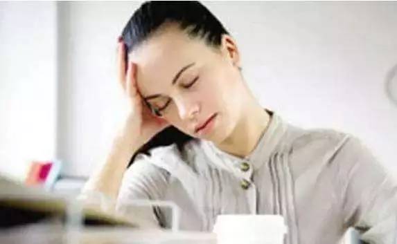 what??？“香”艷的美女成了辦公室污染源，甲醛治理非常必要！