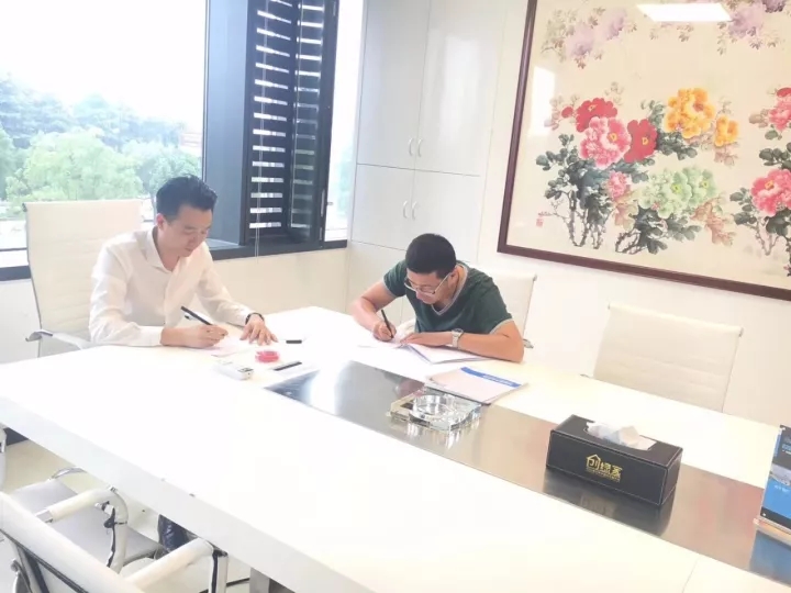 熱烈祝賀劉總簽約創(chuàng)綠家麗水市區(qū)級代理！