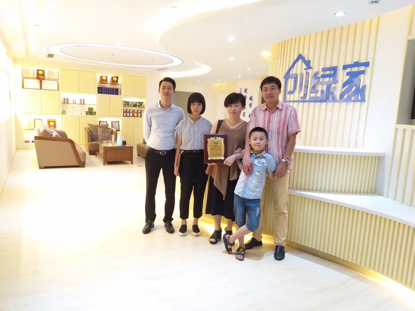 熱烈祝賀張總簽約創(chuàng)綠家泉州市區(qū)級代理！