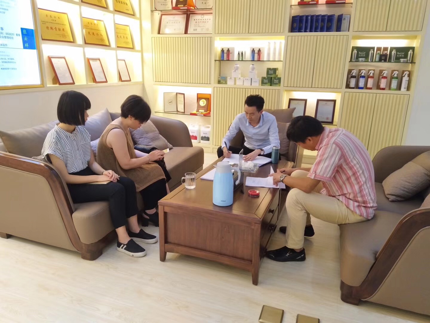 熱烈祝賀張總簽約創(chuàng)綠家泉州市區(qū)級代理！