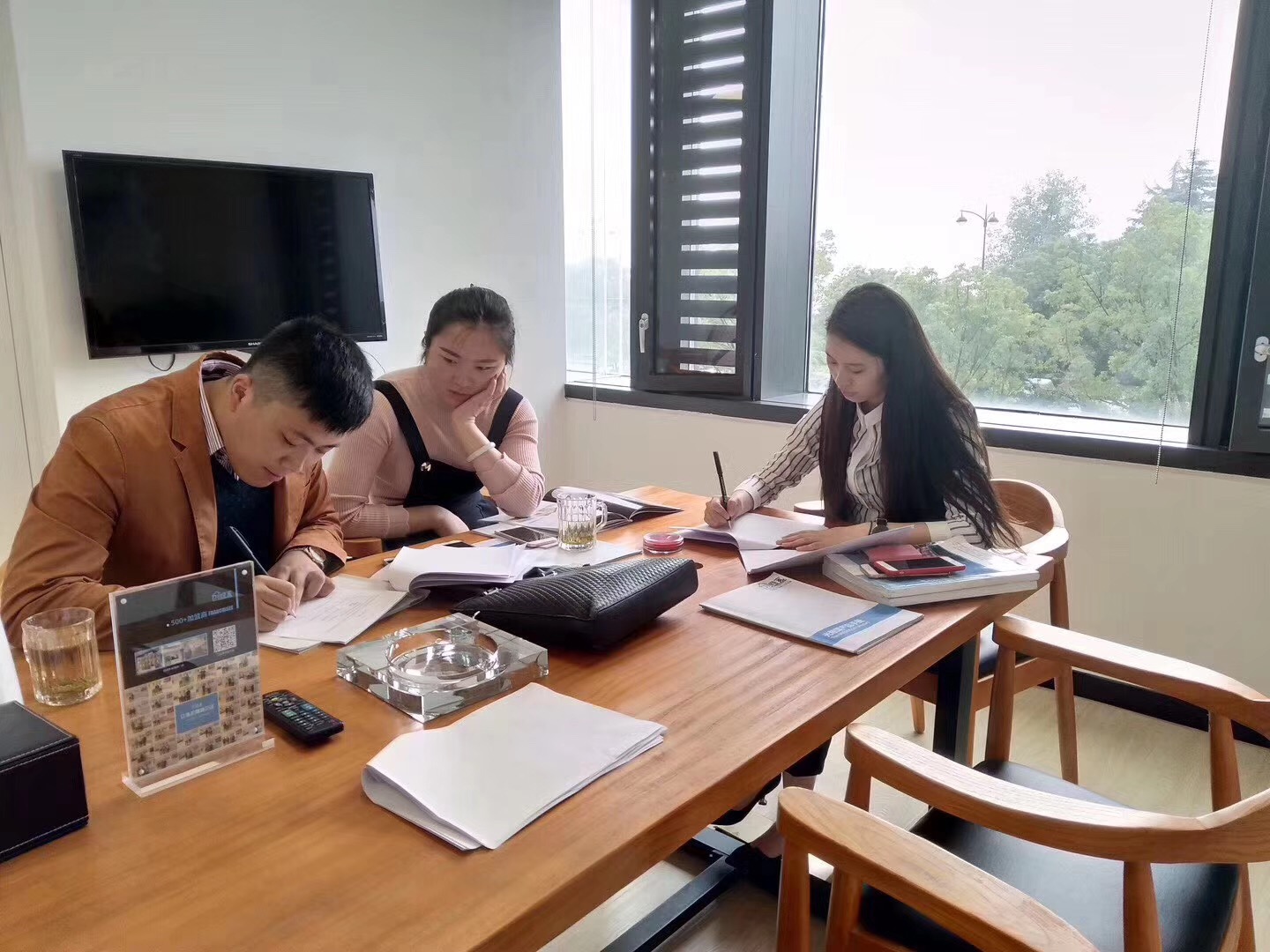 熱烈祝賀蔣總簽約創(chuàng)綠家江蘇省市級(jí)代理！