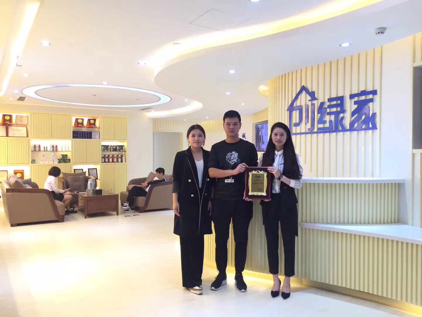 熱烈祝賀楊總簽約創(chuàng)綠家浙江省縣級市代理！