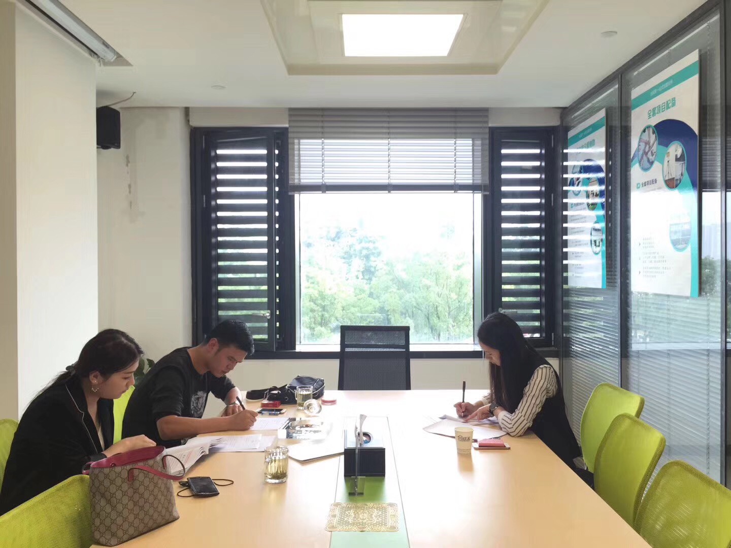 熱烈祝賀楊總簽約創(chuàng)綠家浙江省縣級市代理！