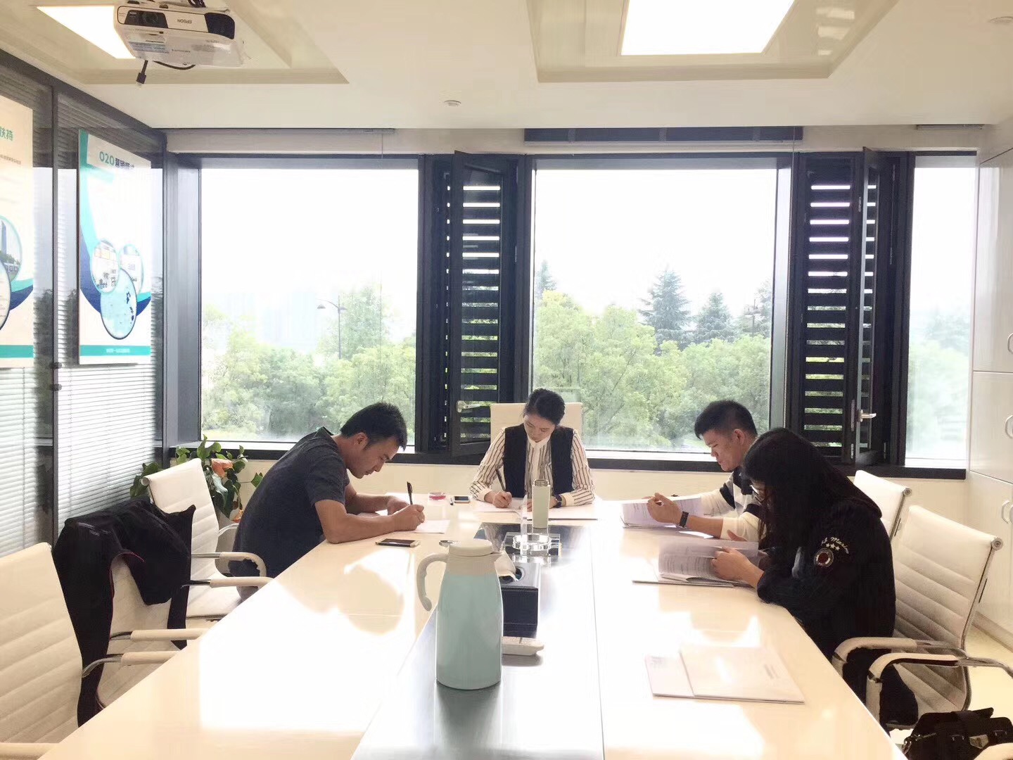 熱烈祝賀余總簽約創(chuàng)綠家江蘇省縣級市代理！