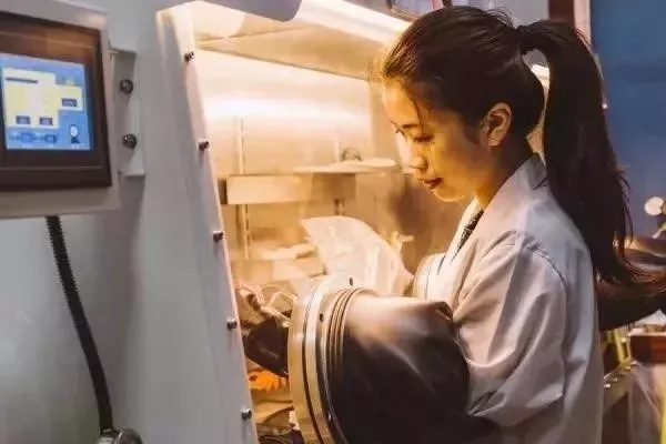 青春是用來奮斗的，除甲醛的青春最美麗！