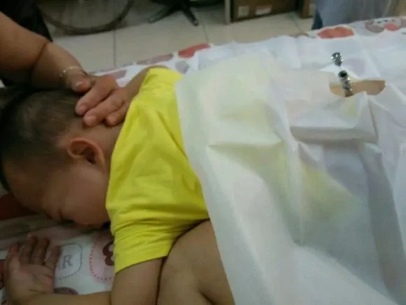 4歲男孩和媽媽辦“婚禮”，真相令人淚崩！