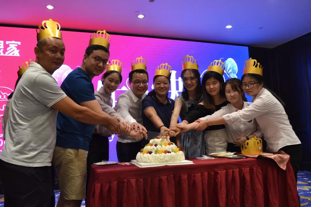 創(chuàng)綠家環(huán)保2018年中工作會(huì)議暨5周年慶典圓滿結(jié)束！