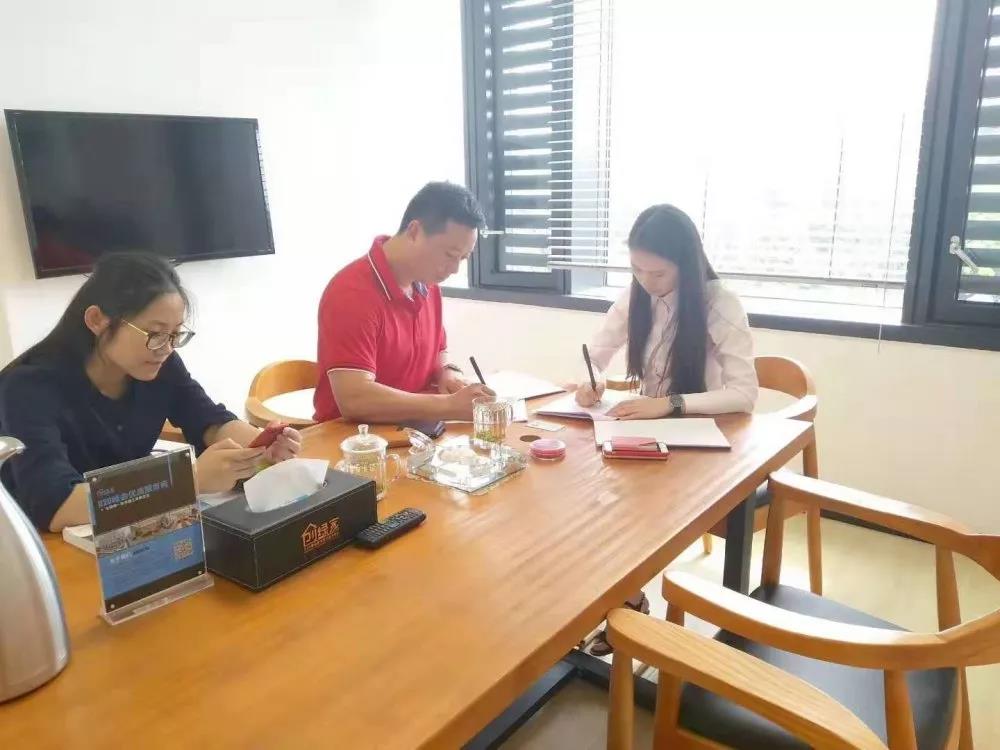 熱烈祝賀余總續(xù)約創(chuàng)綠家海南省三亞市區(qū)級(jí)代理！