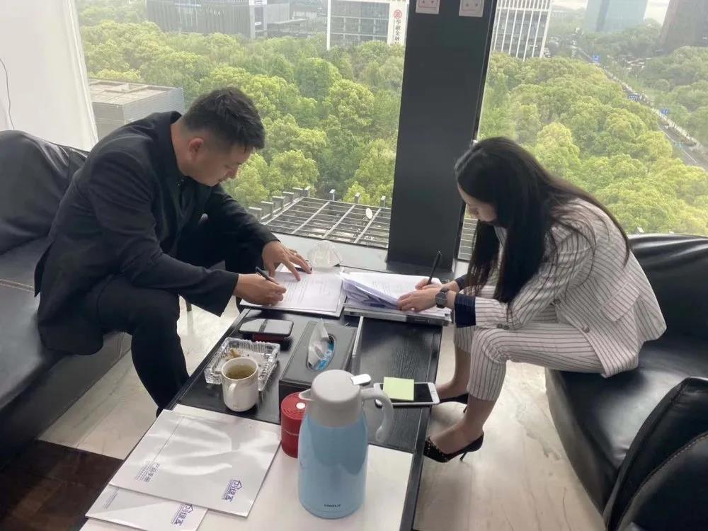 熱烈祝賀徐總劉總簽約創(chuàng)綠家中華人民共和國香港特別行政區(qū)代理！