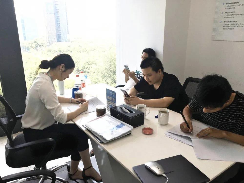 熱烈祝賀余總曾總簽約創(chuàng)綠家浙江省衢州市區(qū)級代理！