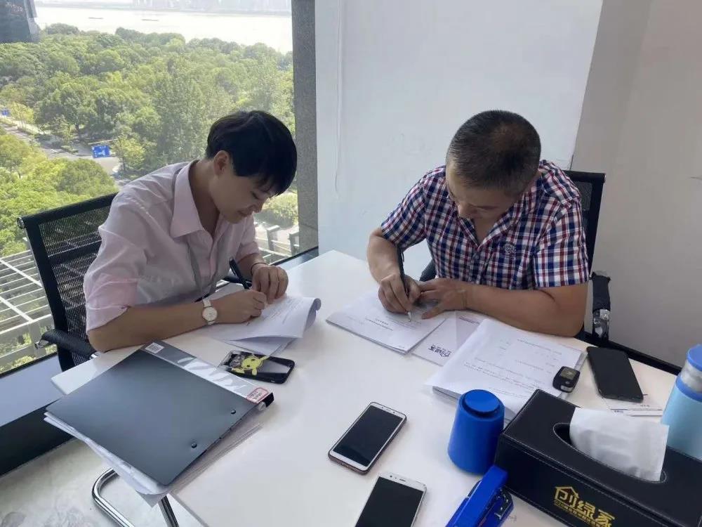 熱烈祝賀董總簽約創(chuàng)綠家浙江省區(qū)級代理！