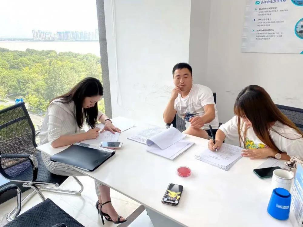 熱烈祝賀高總夫婦簽約創(chuàng)綠家河北省張家口市區(qū)級代理！