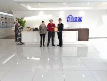 熱烈祝賀何總簽約創(chuàng)綠家上海市區(qū)級(jí)代理！