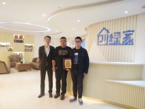 熱烈祝賀何總父子簽約創(chuàng)綠家江西省市級代理！
